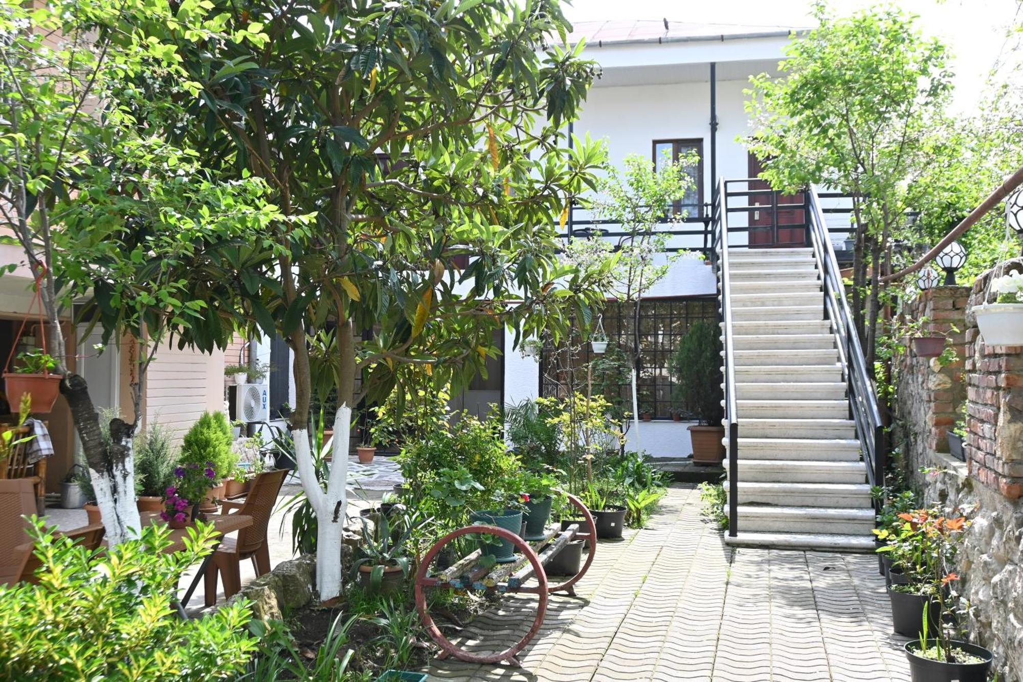 Jerusalem Hotel Kutaisi Exterior photo